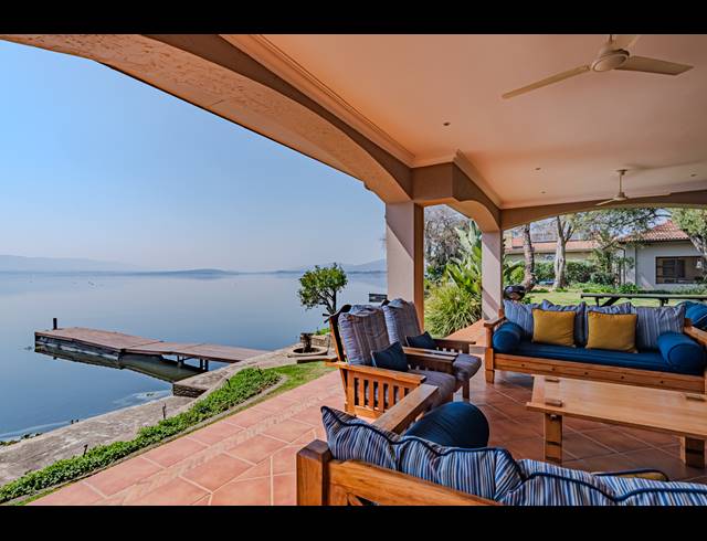 6 BEDROOM HOUSE FOR SALE IN PECANWOOD ESTATE
